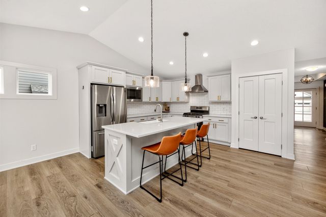 930 Wolf Creek Drive, Polk City, IA 50226
