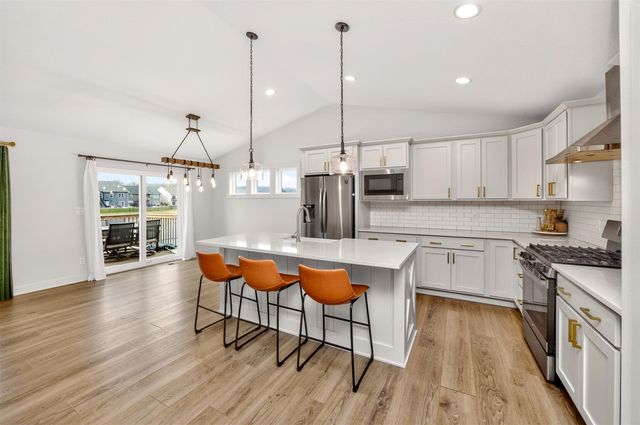 930 Wolf Creek Drive, Polk City, IA 50226