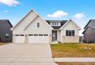 930 Wolf Creek Drive, Polk City, IA 50226
