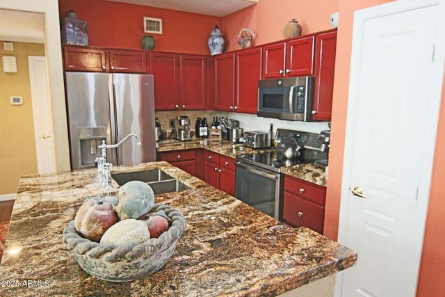 15221 N CLUBGATE Drive 2044, Scottsdale, AZ 85254