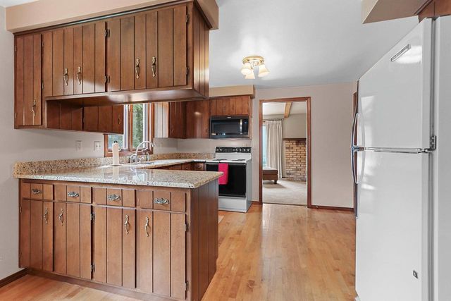 2697 INDIAN HILL DRIVE, Green Bay, WI 54313