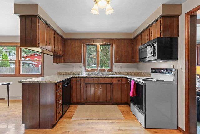 2697 INDIAN HILL DRIVE, Green Bay, WI 54313
