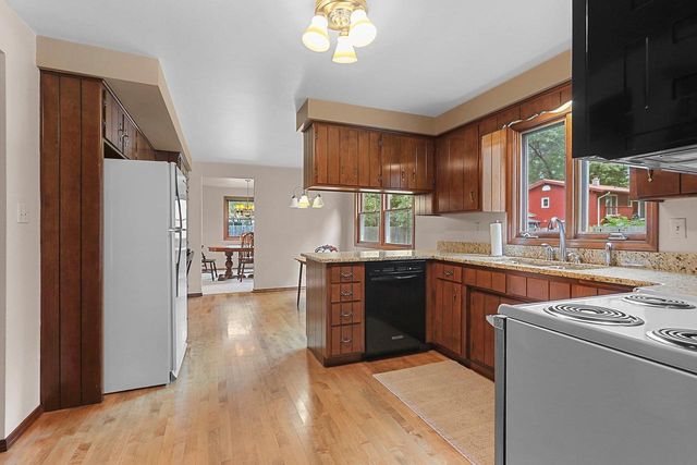 2697 INDIAN HILL DRIVE, Green Bay, WI 54313