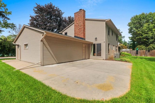 2697 INDIAN HILL DRIVE, Green Bay, WI 54313