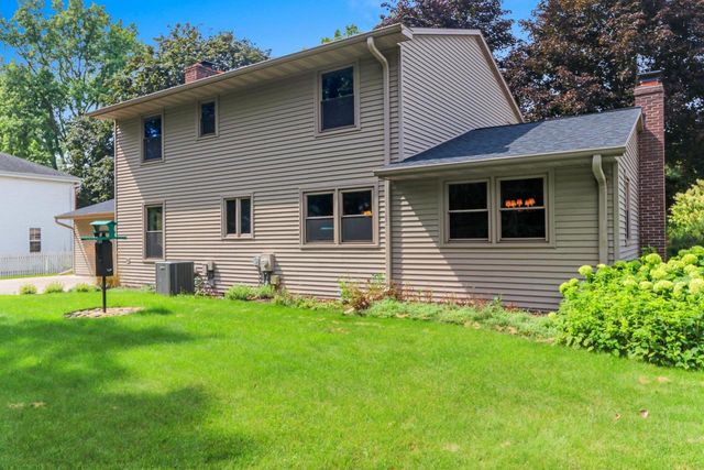 2697 INDIAN HILL DRIVE, Green Bay, WI 54313