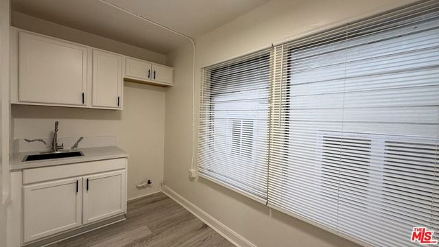 439 Lucas Avenue 6, Los Angeles, CA 90017