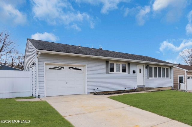 16 Hemlock Drive, Parlin, NJ 08859