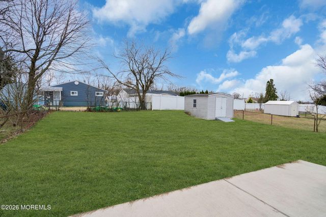 16 Hemlock Drive, Parlin, NJ 08859