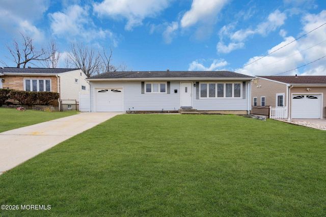 16 Hemlock Drive, Parlin, NJ 08859