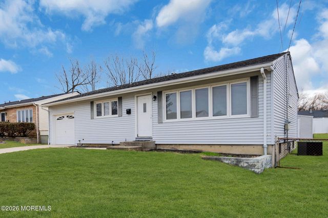 16 Hemlock Drive, Parlin, NJ 08859