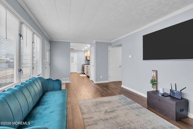 16 Hemlock Drive, Parlin, NJ 08859