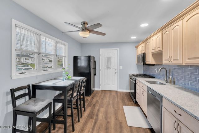 16 Hemlock Drive, Parlin, NJ 08859