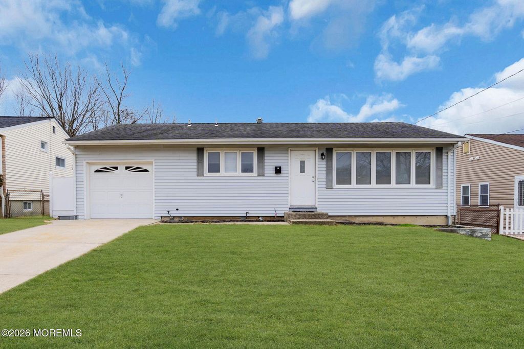 16 Hemlock Drive, Parlin, NJ 08859