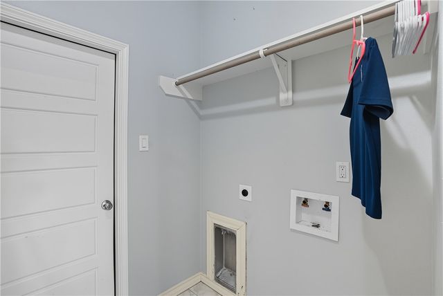 707 Starboard Ct, Aransas Pass, TX 78336