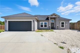707 Starboard Ct, Aransas Pass, TX 78336