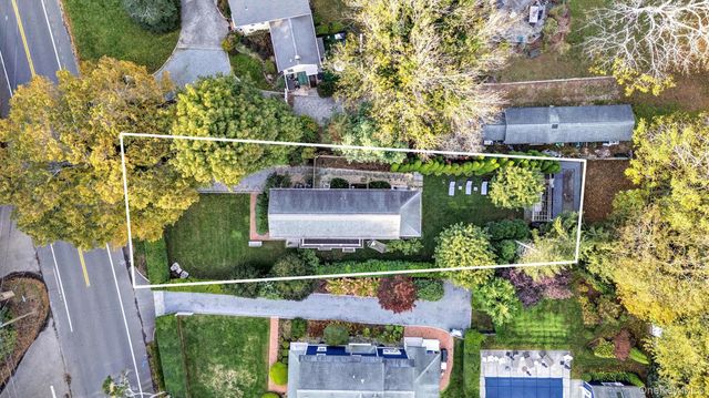 188 S Country Road, Remsenburg, NY 11960