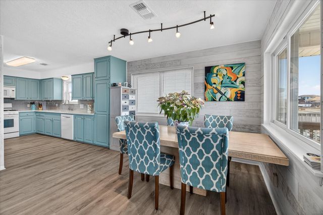 959 Bonita Street, Bayou Vista, TX 77563