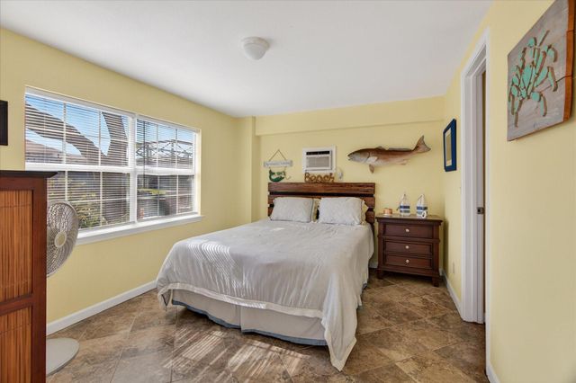 959 Bonita Street, Bayou Vista, TX 77563