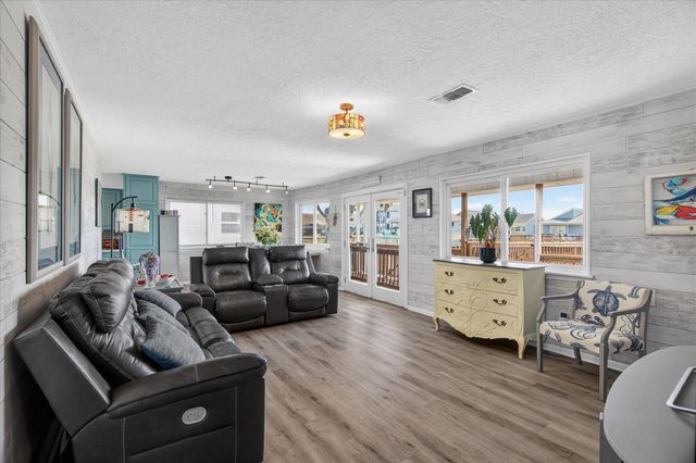 959 Bonita Street, Bayou Vista, TX 77563