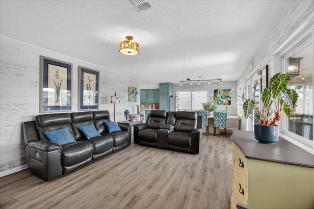 959 Bonita Street, Bayou Vista, TX 77563