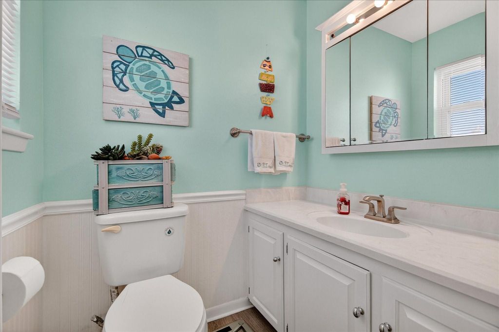 Image 18 of property listing at 959 Bonita Street, Bayou Vista, TX 77563