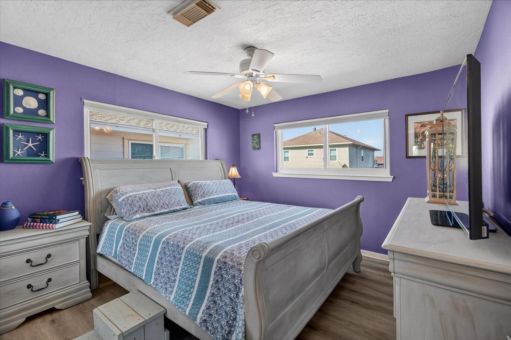 Image 19 of property listing at 959 Bonita Street, Bayou Vista, TX 77563