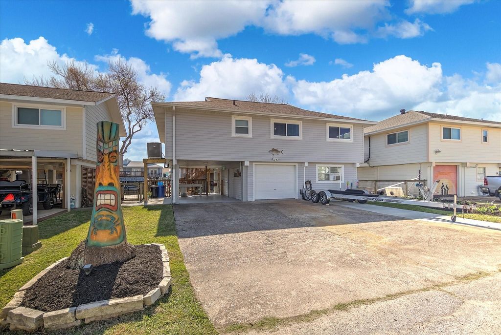 Image 2 of property listing at 959 Bonita Street, Bayou Vista, TX 77563