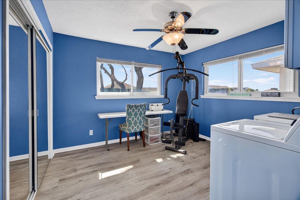 Image 20 of property listing at 959 Bonita Street, Bayou Vista, TX 77563