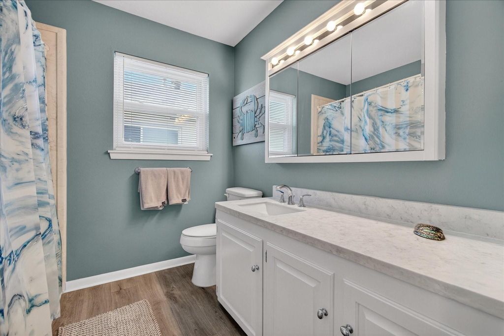 Image 21 of property listing at 959 Bonita Street, Bayou Vista, TX 77563