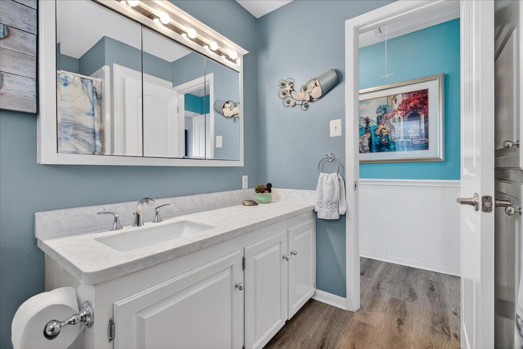 Image 22 of property listing at 959 Bonita Street, Bayou Vista, TX 77563