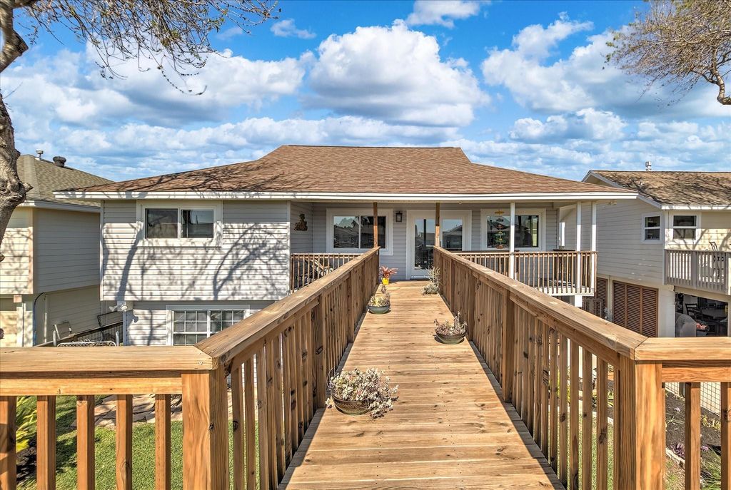 Image 25 of property listing at 959 Bonita Street, Bayou Vista, TX 77563