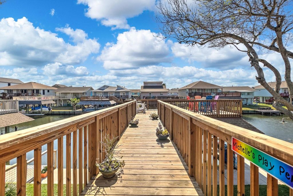 Image 26 of property listing at 959 Bonita Street, Bayou Vista, TX 77563