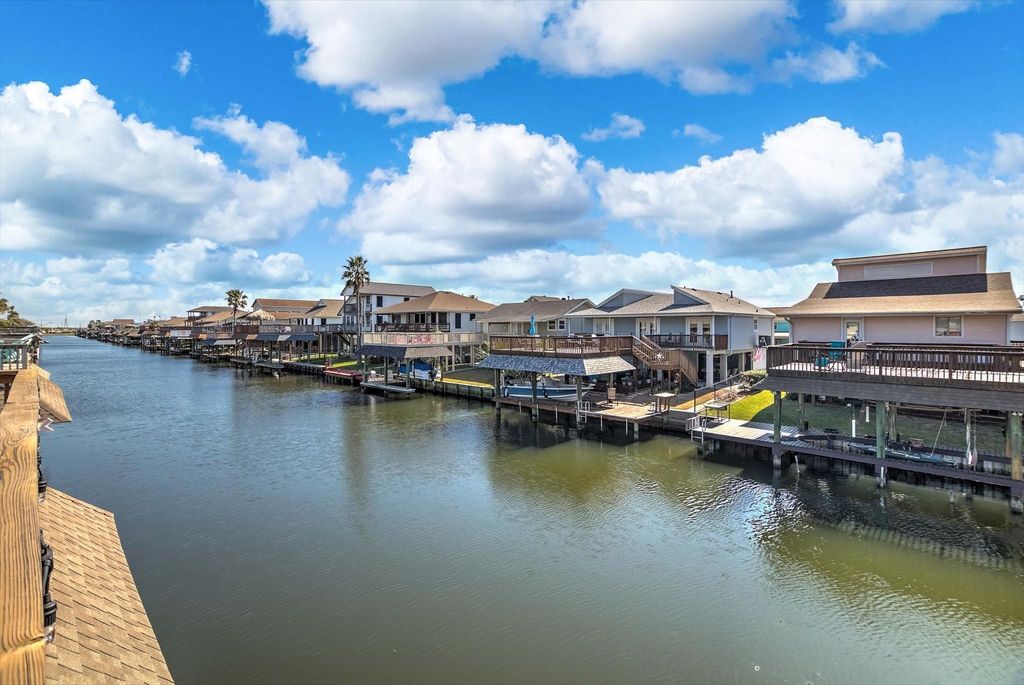 Image 29 of property listing at 959 Bonita Street, Bayou Vista, TX 77563