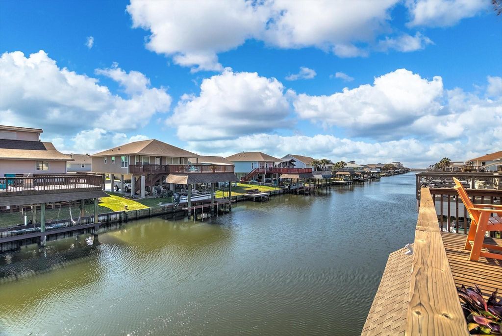 Image 30 of property listing at 959 Bonita Street, Bayou Vista, TX 77563