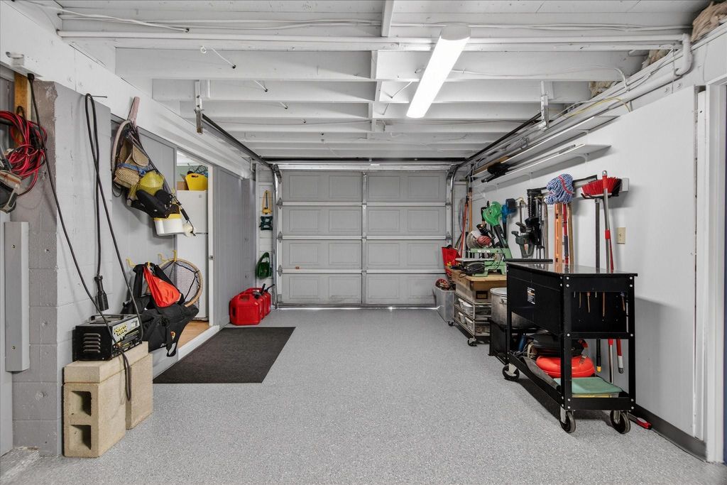 Image 41 of property listing at 959 Bonita Street, Bayou Vista, TX 77563