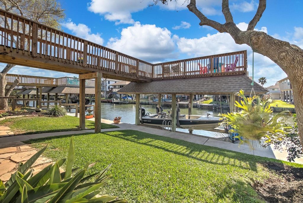 Image 43 of property listing at 959 Bonita Street, Bayou Vista, TX 77563