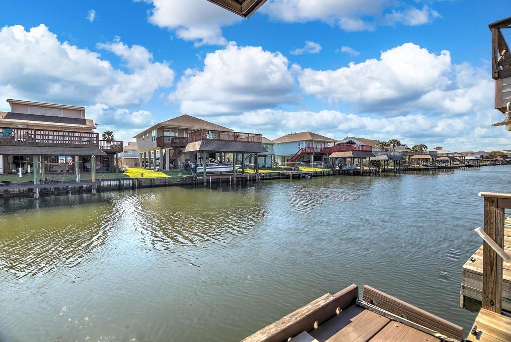 Image 46 of property listing at 959 Bonita Street, Bayou Vista, TX 77563