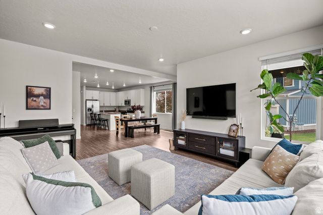 98 E GRANT LN, North Salt Lake, UT 84054