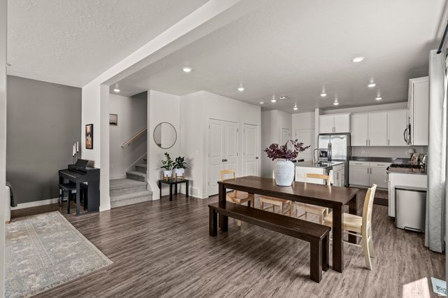 98 E GRANT LN, North Salt Lake, UT 84054