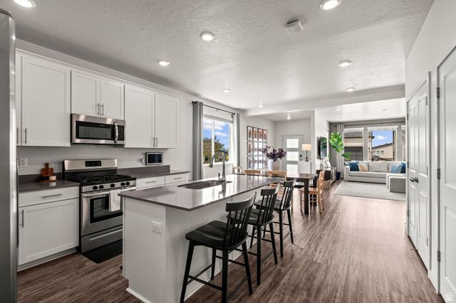 98 E GRANT LN, North Salt Lake, UT 84054