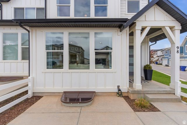 98 E GRANT LN, North Salt Lake, UT 84054