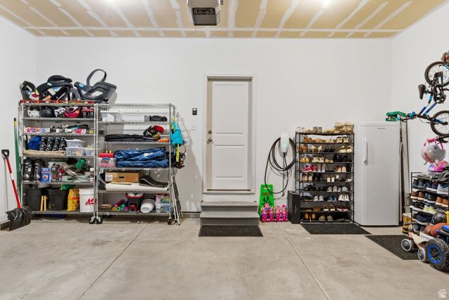 98 E GRANT LN, North Salt Lake, UT 84054