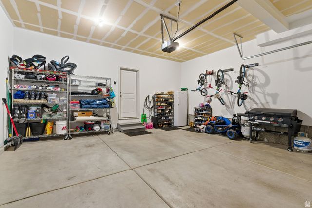 98 E GRANT LN, North Salt Lake, UT 84054