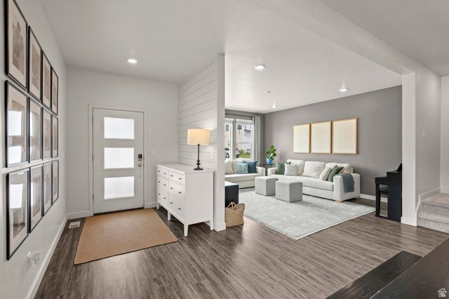 98 E GRANT LN, North Salt Lake, UT 84054