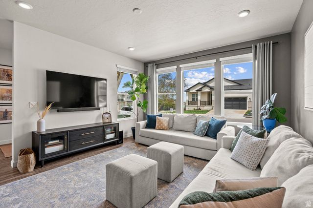 98 E GRANT LN, North Salt Lake, UT 84054