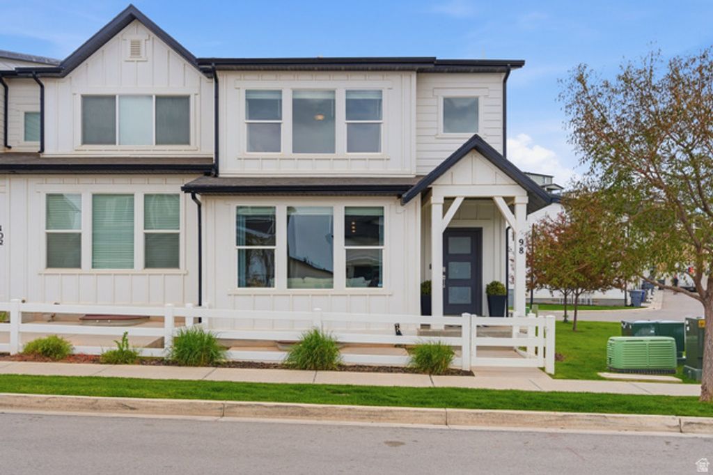 98 E GRANT LN, North Salt Lake, UT 84054
