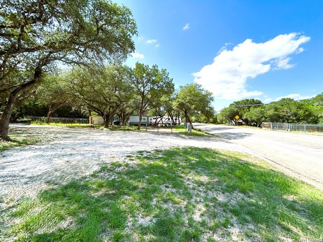 12064 Park Road 37, Lakehills, TX 78063