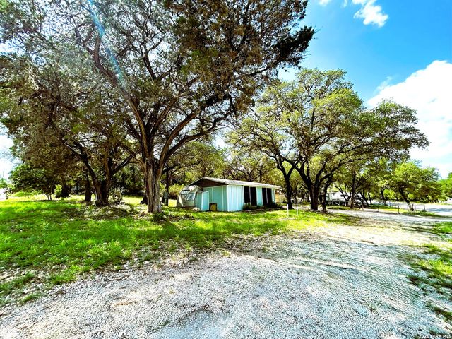 12064 Park Road 37, Lakehills, TX 78063