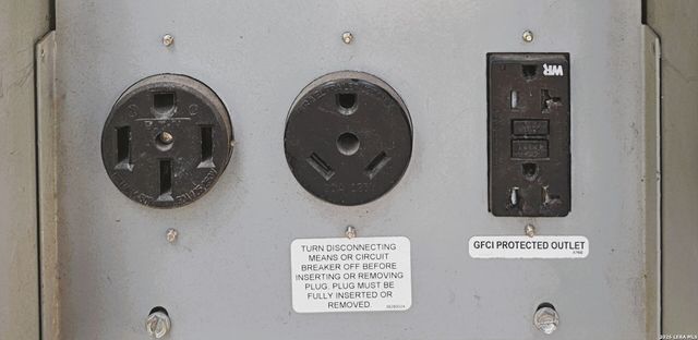 12064 Park Road 37, Lakehills, TX 78063