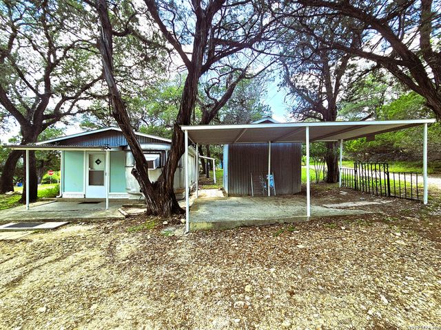 12064 Park Road 37, Lakehills, TX 78063